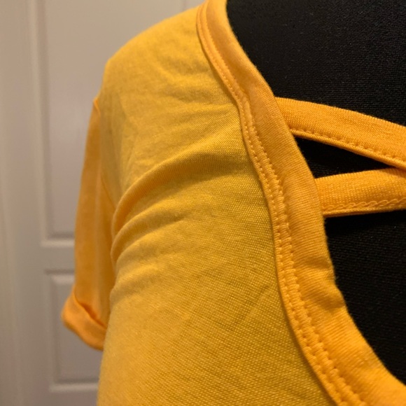 NO BOUNDARIES | Yellow Short Sleeve Blouse - Picture 6 of 10
